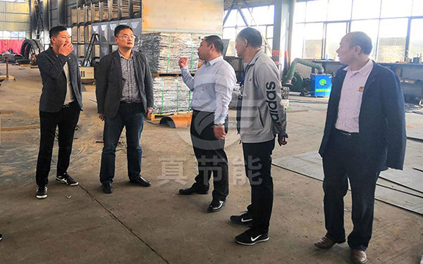 用戶到電鍍污泥干燥機(jī)廠家進(jìn)行參觀、考察