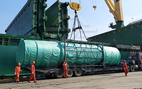 金屬污泥干燥設備吊裝現(xiàn)場 金屬污泥干燥設備吊裝現(xiàn)場