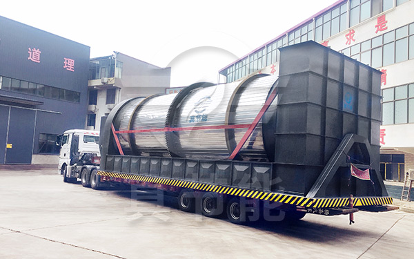 低溫污泥干燥設(shè)備運(yùn)輸現(xiàn)場 低溫污泥干燥設(shè)備運(yùn)輸現(xiàn)場